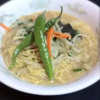 Snapdishの料理写真:青唐辛子入りドッ辛豚骨醤油ラーメン|ミート小椋さん