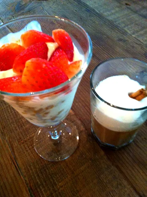 Snapdishの料理写真:Granola parfait &Irish cream capuccino|duangdaoさん