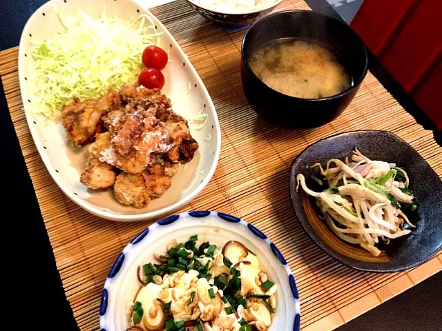 唐揚げ ベーコンと野菜のマヨ炒め  ミョウガと揚げ玉の冷や奴 味噌汁|yaschanさん