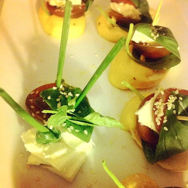 sour dough, goat cheese, tomatoe basil stack lightly dipped in homemade mayonnaise|ReciBellaさん