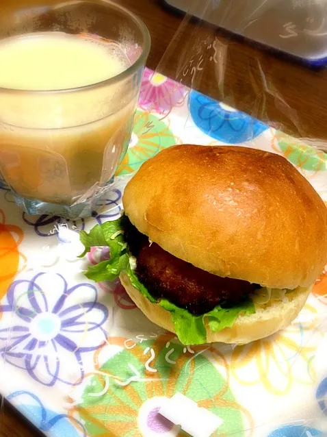 夜食に、チキン南蛮バーガー|Kojiさん