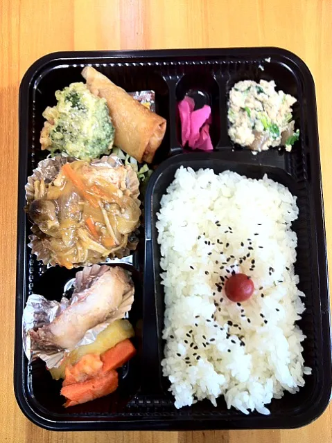 Snapdishの料理写真:日替わり幕の内弁当|たんぽぽ娘さんさん