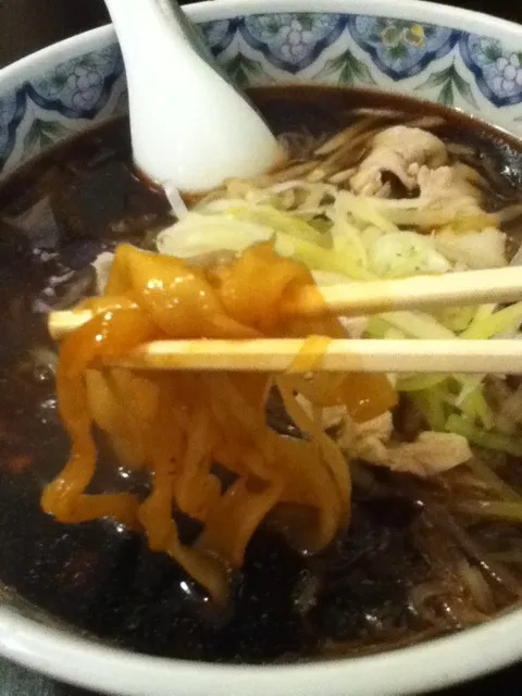 Snapdishの料理写真:楊州商人 赤坂店で黒酢ラーメン|hoppycowさん