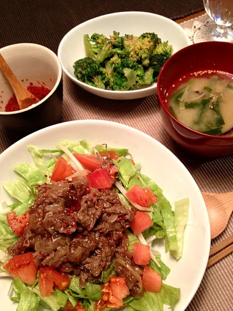 ベトナム丼、ブロッコリー胡麻和え、キノコとニラのお味噌汁♡|hanakohaさん