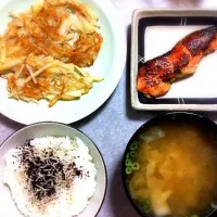 夕食♡しらすゆかりご飯 サーモンの西京焼き じゃがいものガレット 白菜の味噌汁|yukoさん