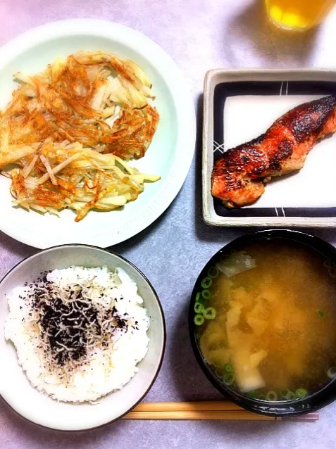 Snapdishの料理写真:夕食♡しらすゆかりご飯 サーモンの西京焼き じゃがいものガレット 白菜の味噌汁|yukoさん