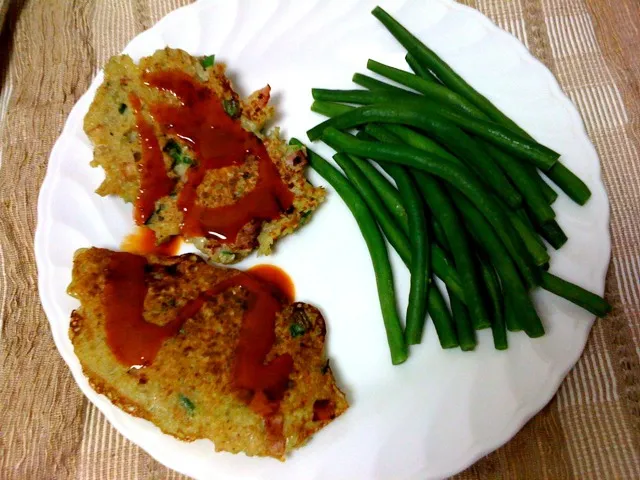 potato, bacon & nira pancake topped with gochujang sauce|Kirsten Adachiさん