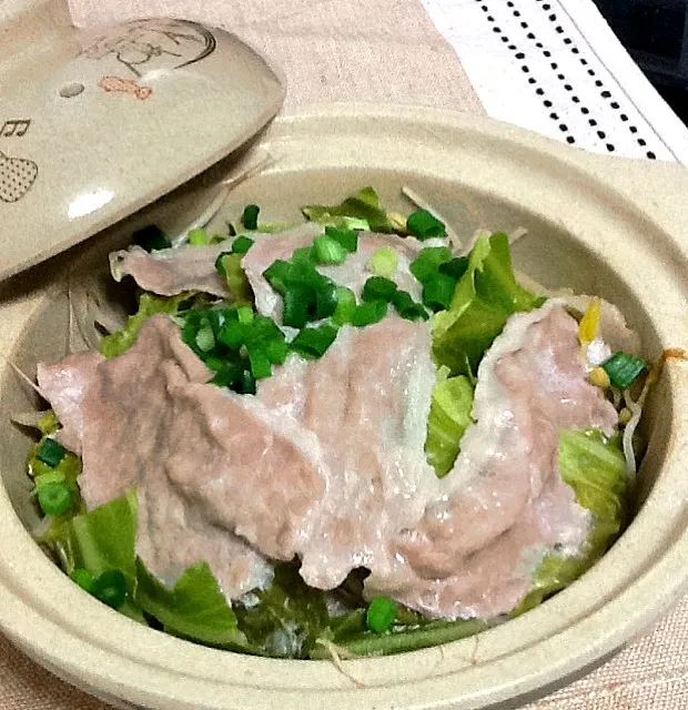 Snapdishの料理写真:春きゃべつと豚肉の蒸ししゃぶしゃぶ|そとづけさん