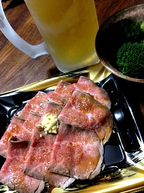 ローストビーフでクイッと一杯。|hiroさん