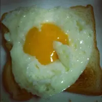 fried egg with toast|tui nilaさん