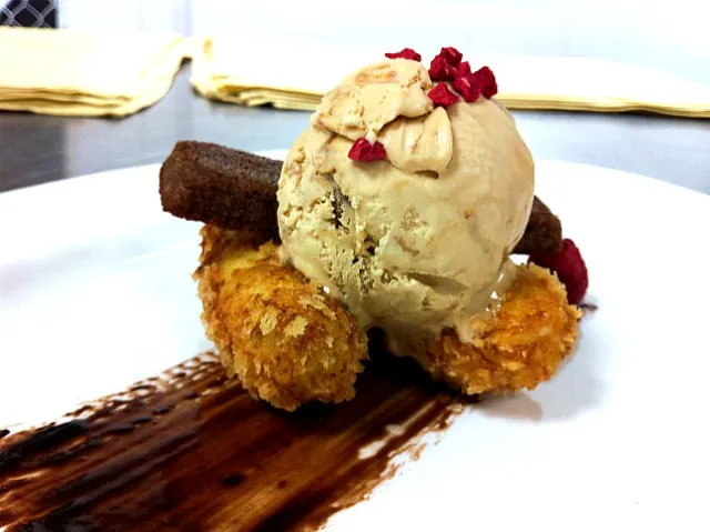 Goreng Pisang (Fried banan fritters), with chocolate, almond bread and caramel ice cream served with chocolate and caramel sauce|Rhythmiqueさん