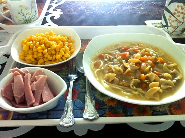 lunch set - pasta in chicken soup, ham slices and sweet corns|Katrina Liさん