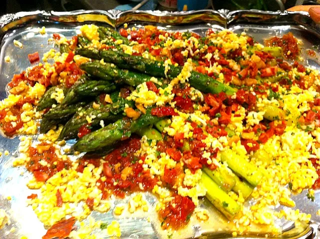 Nawaf's Grilled asparagas with semi dried tomatoes, nuts, and Iberiko chorizo salsa|N. Yoshidaさん