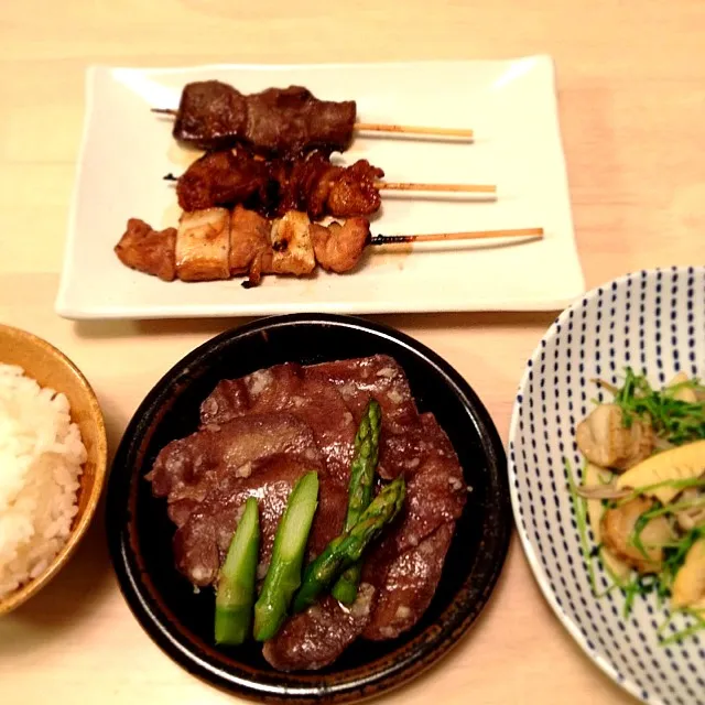 塩麹に漬けて焼いた牛タン、焼き鳥、豆苗の炒め物|ニコさん