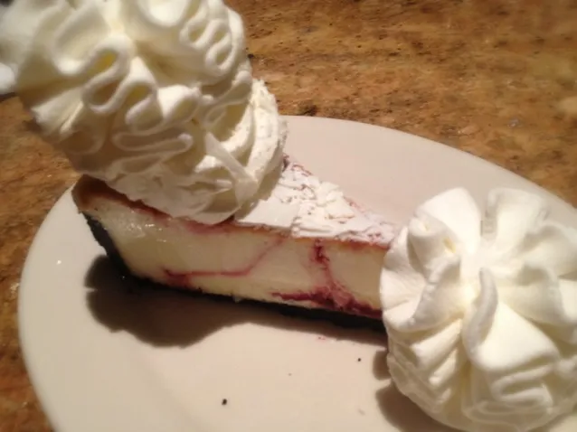 Dessert at the Cheesecake Factory|Clara Kさん