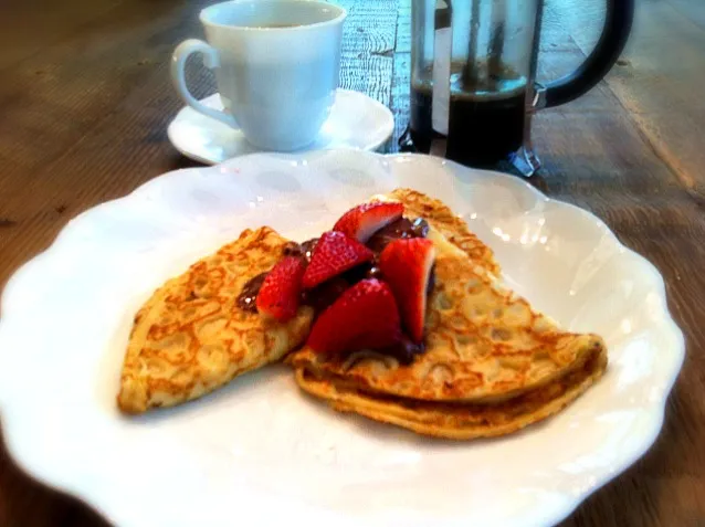 Snapdishの料理写真:Strawberry Nutella Crepes|duangdaoさん