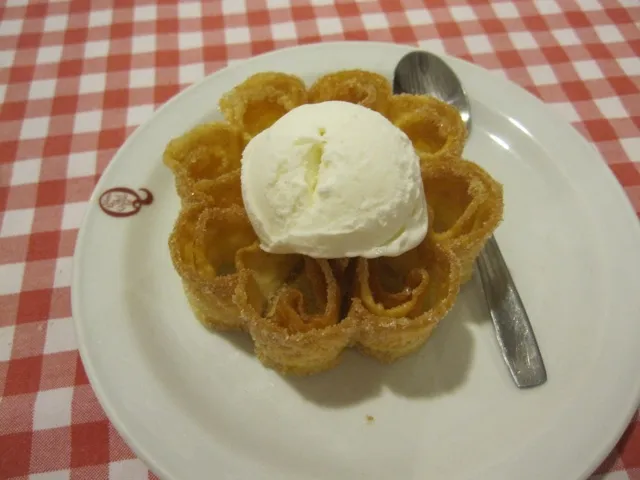 vanilla icecream on cripsy base^^|じょじょさん