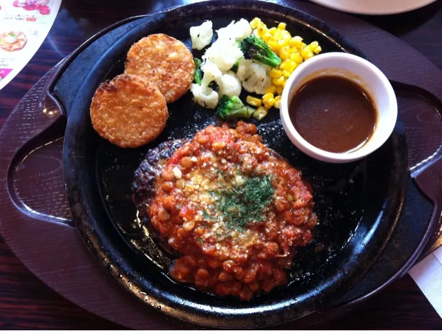 ホリデーランチ からピリ辛煮込みのメキシカンチリバーグ|大石さん