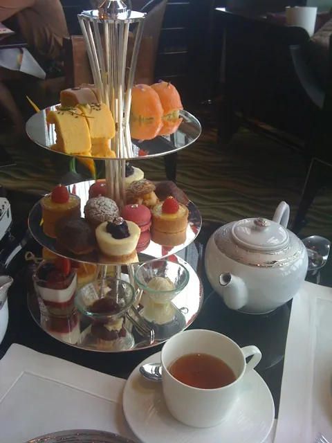 high tea set in Ritz Carlton Hong Kong|Neve Leungさん