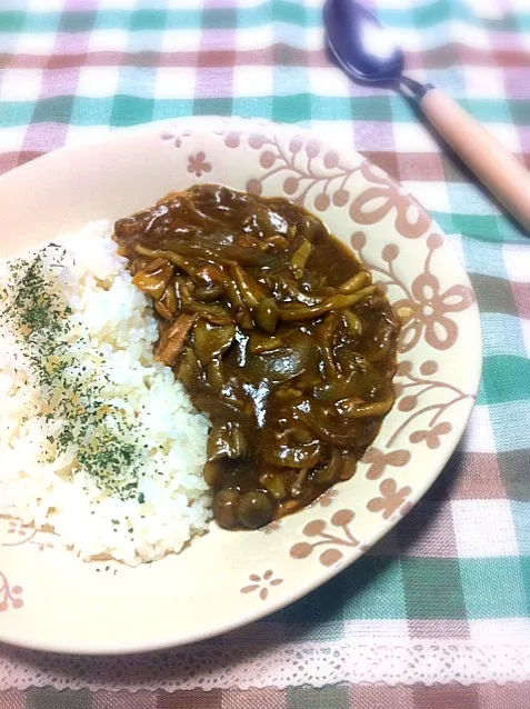 玉ねぎとキノコたっぷりツナカレー。|まゆさん