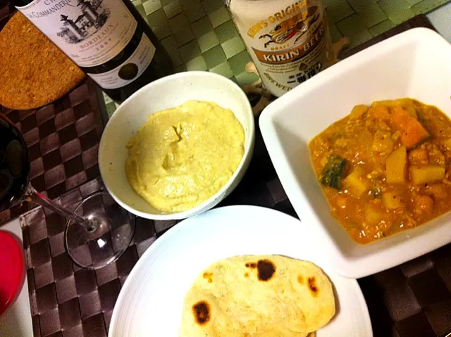 Snapdishの料理写真:カレー、フムス、ロティ。飲み。|Alicaさん