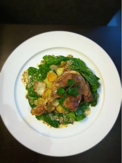 duck confit,Jerusalem artichoke,potato,baby spinach salad with creamy grain mustard dressing|rick chanさん