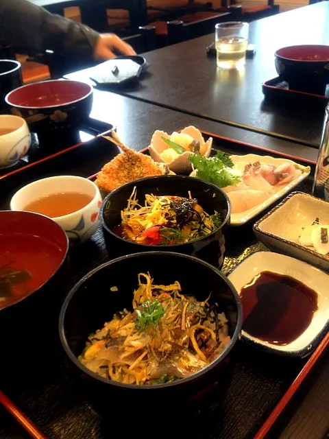 Snapdishの料理写真:鯵丼アンド鯛の蒲焼き丼|Natsuki Miyoshiさん