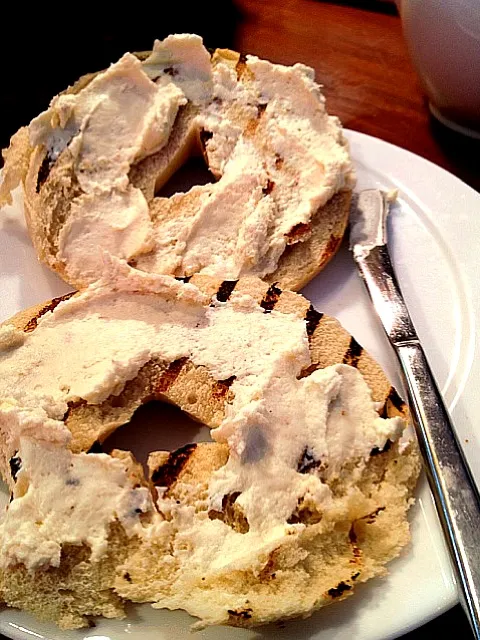 homemade smoked whitefish bagel|lauren shannonさん