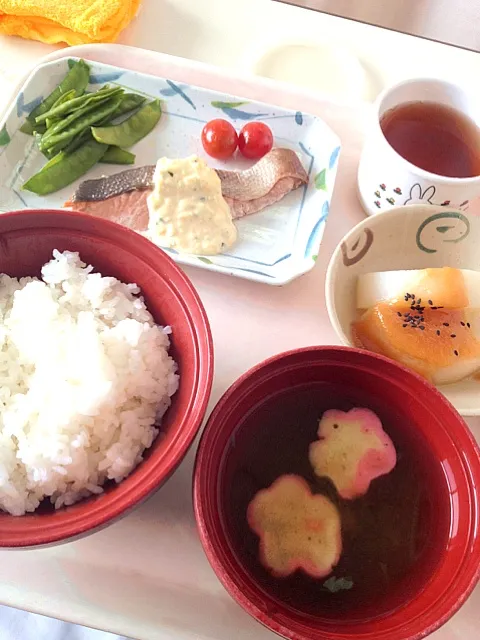 病院のお昼ご飯なう(~_~;)|かえ☆彡15歳さん