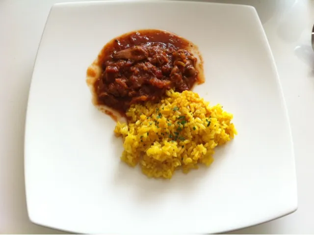 Snapdishの料理写真:鶏と豆のトマト煮、サフランライスに。|たけうちさん