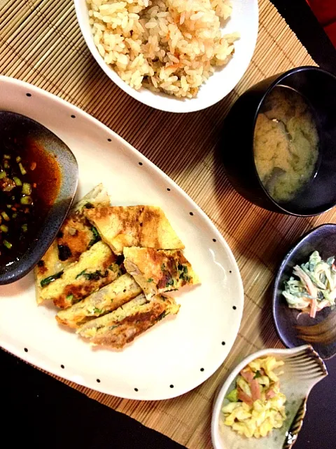 チヂミ 炊き込みご飯 カニサラダ キャベツのスパム炒め|yaschanさん