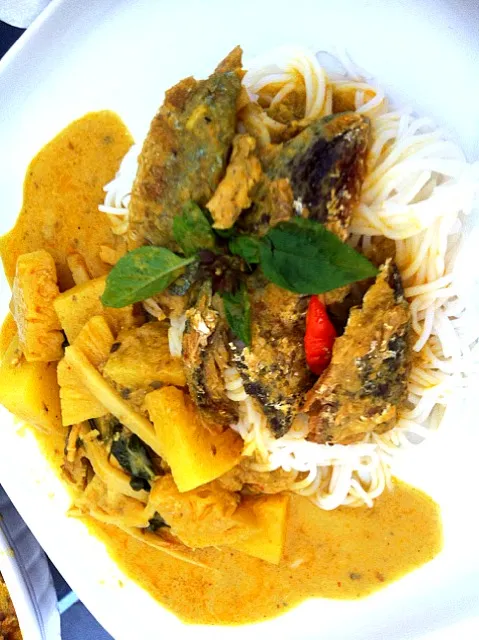 green curry mackarel with thai rice noodle|thanyathorn thammaさん