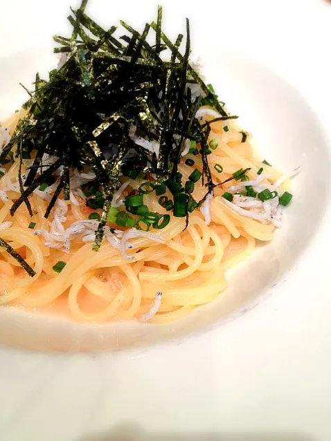 Snapdishの料理写真:たらことしらすパスタ|manpukupinkuさん