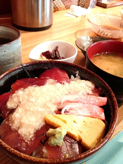 Snapdishの料理写真:山かけ鮪丼|くぽさん