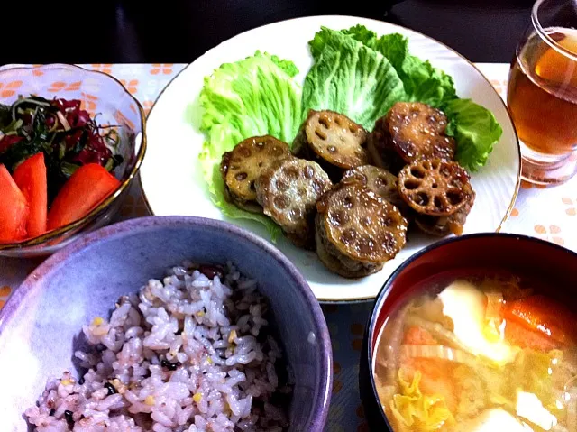 蓮根挟み焼き・海藻サラダ・雑穀ご飯|ayAkaさん