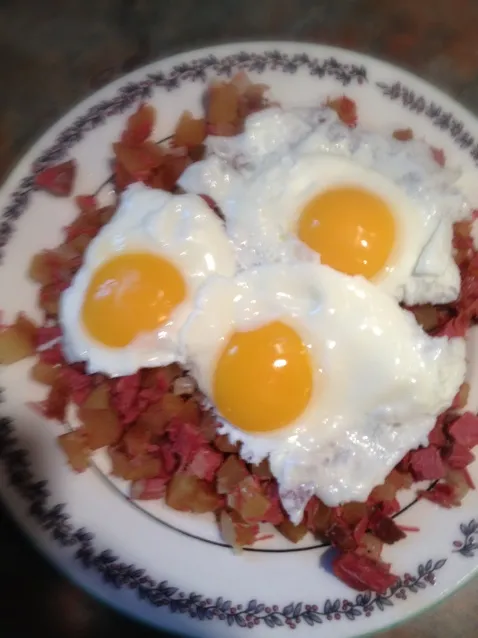 Corned Beef Hash & Eggs|http://melissasmenu.wordpress.com/さん