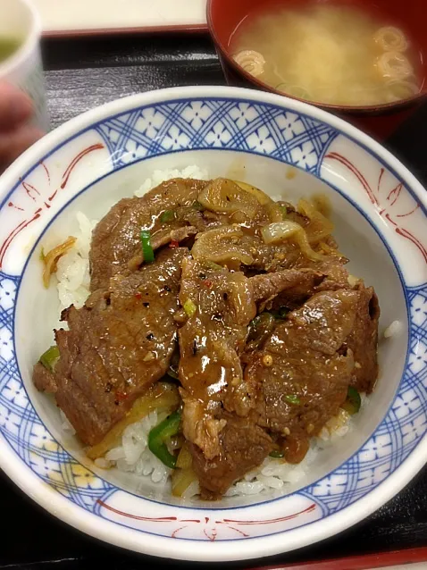 Snapdishの料理写真:前沢牛焼肉丼|raku_darさん