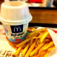 McFlurry and Fries. Perfect combination|Paul Vincentさん