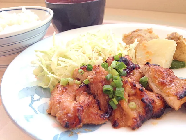 今日の社食は鶏肉の仙台味噌焼き。530円。ご当地系です。|ルーア・ブランカさん