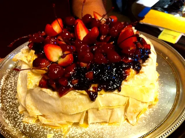 brie cheese in filo and red fruits|neno sampaioさん