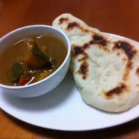 Snapdishの料理写真:根菜カレーと自家製ナン|セカンドさん