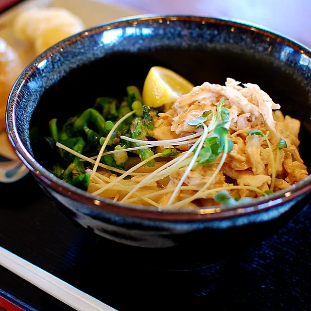 菜の花と蒸し鶏の胡麻うどん|seraさん