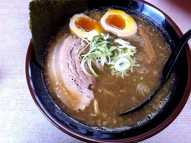 こってり豚骨ラーメン|まきさん