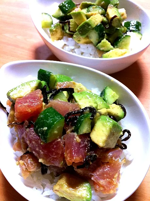 Snapdishの料理写真:鮪アボカドの昆布マリネ丼|あやきちさん