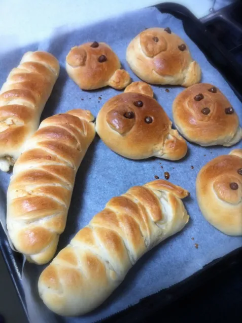 くまチョコパンとちくわパン|あゃさん