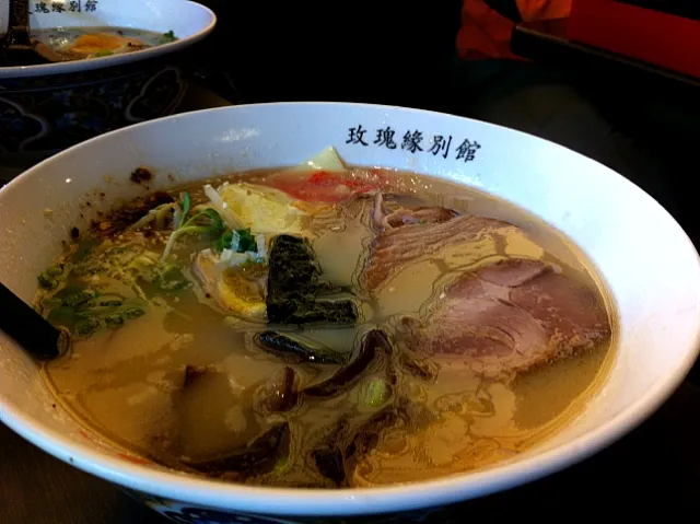 Snapdishの料理写真:肥後っ子熊本ラーメン|Shinobu Sugiharaさん