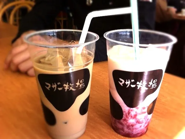 苺ミルクとカフェオレ|やました まみさん