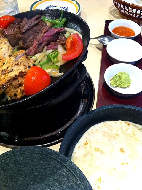 beef & chicken fajitas|sirakorn owadaさん