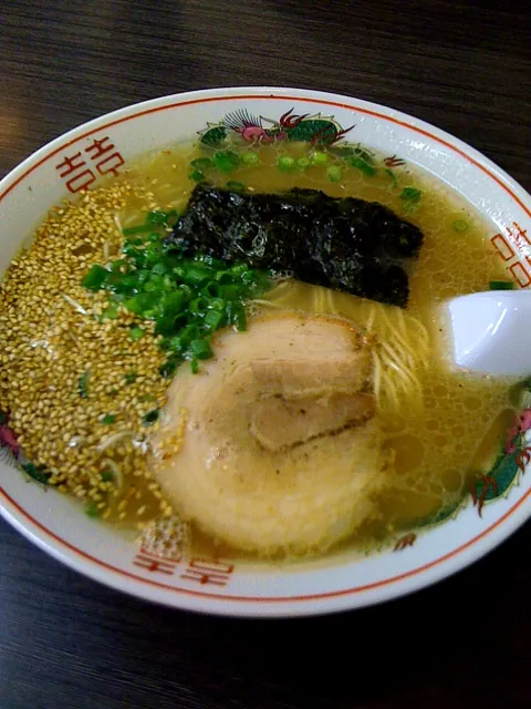 とんこつラーメン|しろぶた２号さん