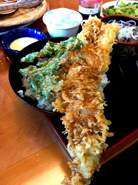 はみでる穴子天丼|eriさん